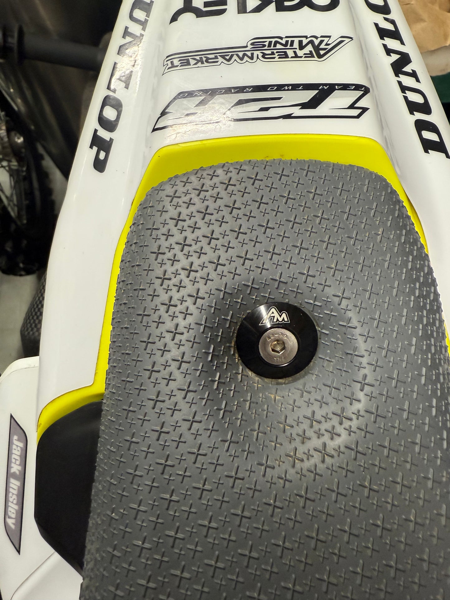 Aftermarket Minis E3,E5,50 Seat Mount Screw Set.